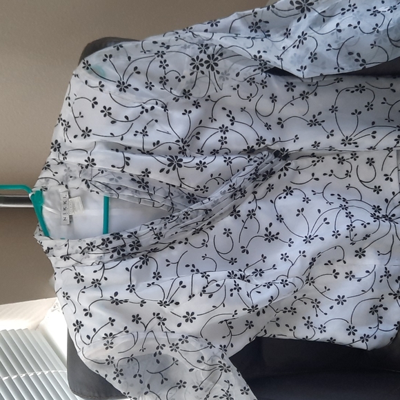 Party blouse, 100%polyester, beautiful.  Never used.  Size 15, Nikki Italy brand - Picture 1 of 3